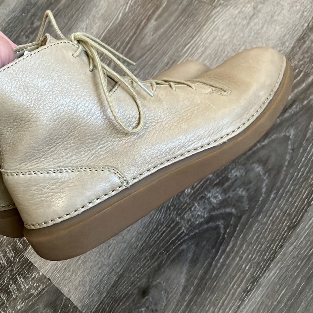 Clarks - Picture 9 of 17